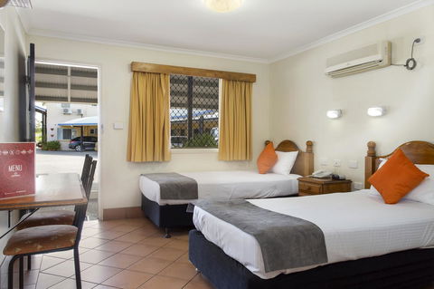 Glenmore Tavern - Broome Tourism 11