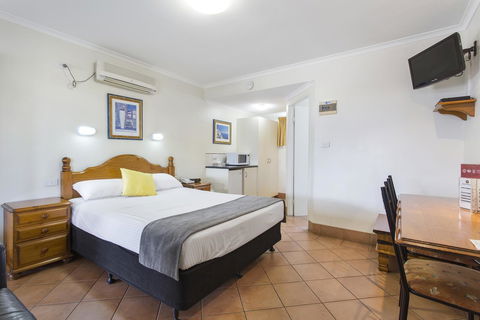Glenmore Tavern - Broome Tourism 0