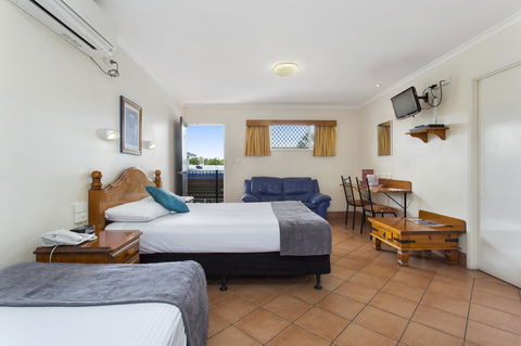 Glenmore Tavern - Broome Tourism 12