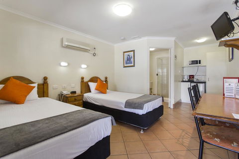 Glenmore Tavern - Broome Tourism 16