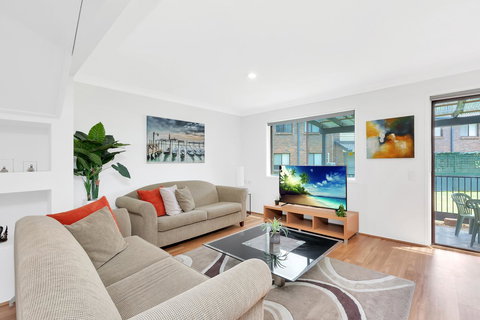 Fountain View Estate - We Accommodate - Broome Tourism 10