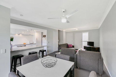 Fountain View Estate - We Accommodate - Broome Tourism 15