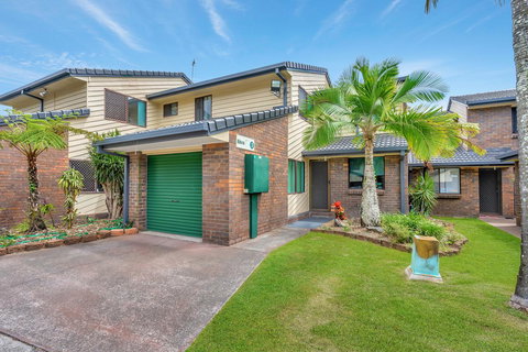 Fountain View Estate - We Accommodate - Broome Tourism 11