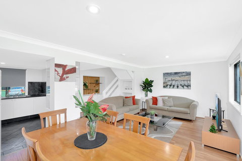 Fountain View Estate - We Accommodate - Broome Tourism 6