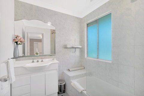 Fountain View Estate - We Accommodate - Broome Tourism 2