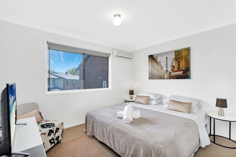 Fountain View Estate - We Accommodate - Broome Tourism 5