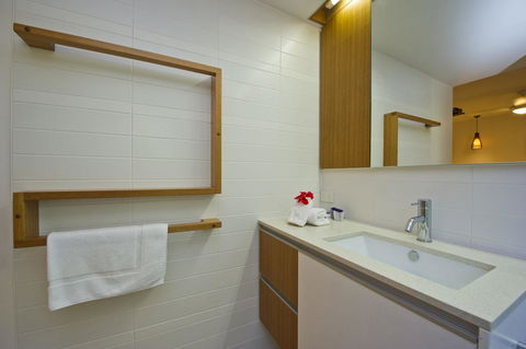 Maggies Beachfront Apartment 13 - Broome Tourism 13