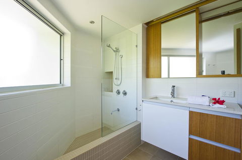 Maggies Beachfront Apartment 13 - Broome Tourism 11