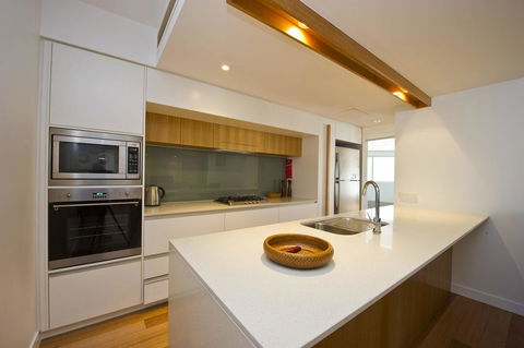 Maggies Beachfront Apartment 13 - Broome Tourism 5
