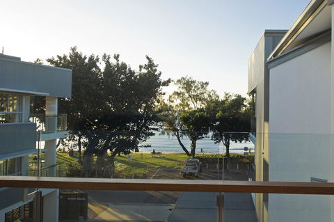 Maggies Beachfront Apartment 13 - Broome Tourism 9