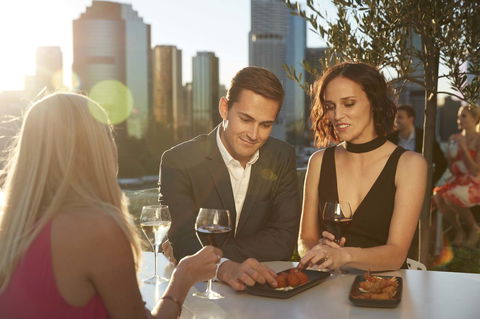 The Point Brisbane Hotel - Broome Tourism 5