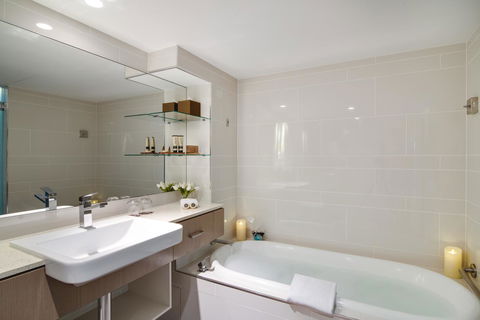 The Point Brisbane Hotel - Broome Tourism 23