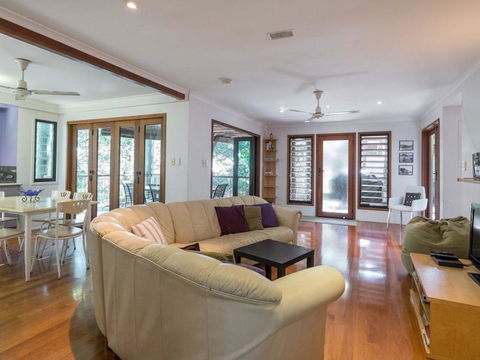 Billa Blue By Discover Stradbroke - Broome Tourism 4
