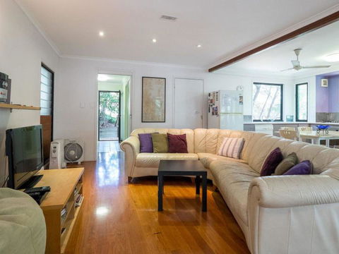 Billa Blue By Discover Stradbroke - Broome Tourism 5