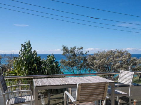 First Point Down By Discover Stradbroke - Broome Tourism 0