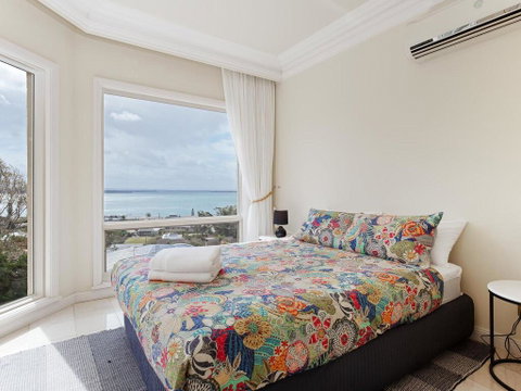 'Baylife Villa' 4a Warruga St - Large Home With WIFI, Netflix, Aircon, Linen & Spectacular Views - Broome Tourism 2