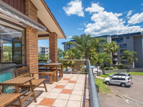 'COLUMBIA VIEWS', 2/9 COLUMBIA CLOSE - AIRCON, WIFI, NETFLIX, VIEWS & BOAT PARKING - Broome Tourism 1
