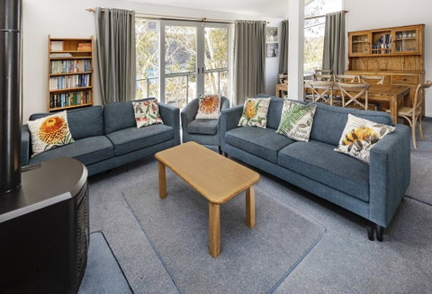 'Matilda' - Spacious & Centrally Located With Great Lake Views - Broome Tourism 1