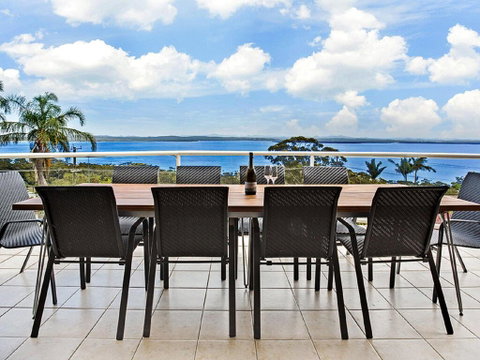 'The Bay', 25 Wallawa Rd - Huge Home With Aircon, Spectacular Views & Chromecast - Broome Tourism 3