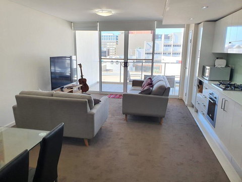 (just Listed) Bolton St 1br 350m Walk To Newcastle Beach +++ Wifi End Eand - Broome Tourism 3