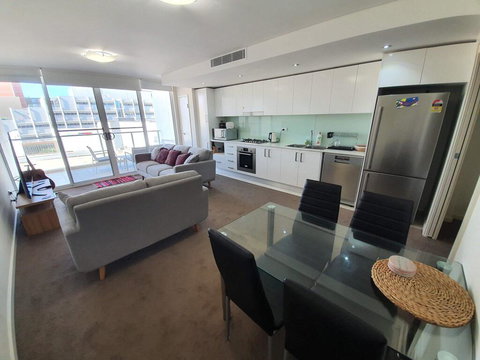 (just Listed) Bolton St 1br 350m Walk To Newcastle Beach +++ Wifi End Eand - Broome Tourism 0