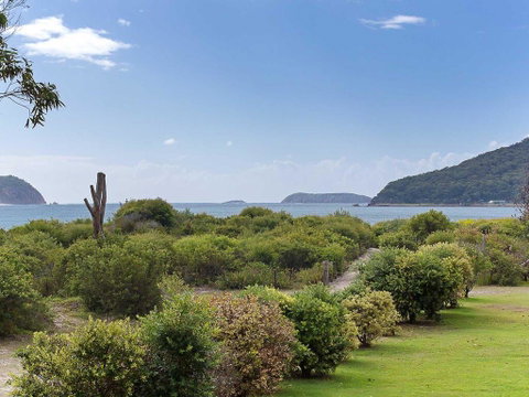1 'Intrepid', 3 Intrepid Close - Amazing Views Of Shoal Bay, Only 100m From The Beach - Broome Tourism 2