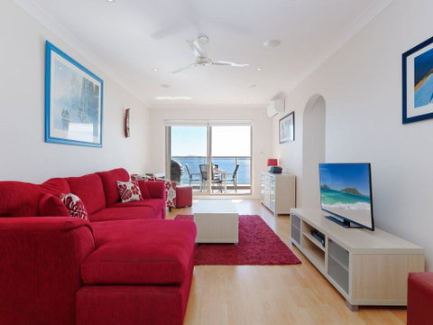 1 'Kiah', 53 Victoria Parade - Stunning Views, Wifi, Aircon, Just Across The Road To The Water - Broome Tourism 1