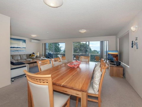 1 'Laman Lodge', 15 Laman Street - Stunning Air Conditioned Unit With Water Views And WIFI - Broome Tourism 3