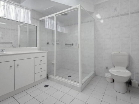 1 'Laman Lodge', 15 Laman Street - Stunning Air Conditioned Unit With Water Views And WIFI - Broome Tourism 1