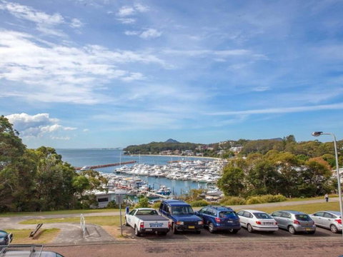 1 'Laman Lodge', 15 Laman Street - Stunning Air Conditioned Unit With Water Views And WIFI - Broome Tourism 2