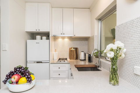 1 Bdrm Manly Beachside Apt With Parking - Broome Tourism 1