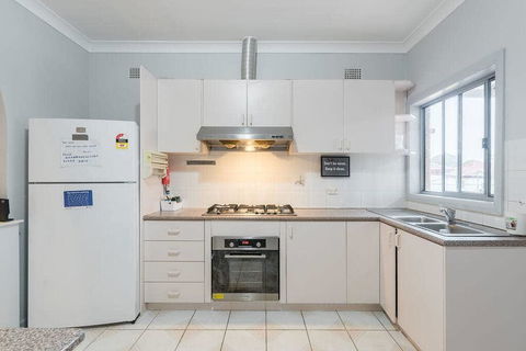 1 Double Quaint Private Room Near Public Bus Transport - SHAREHOUSE - Broome Tourism 2