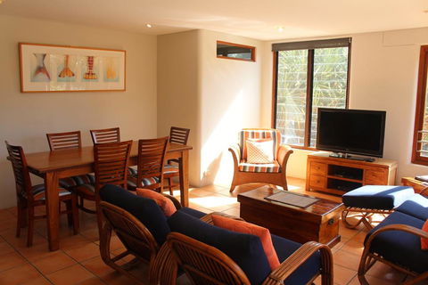 1/9 Marine Parade, Wategos Beach - Beachbound - Broome Tourism 3