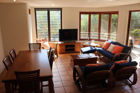 1/9 Marine Parade, Wategos Beach - Beachbound - Broome Tourism 2