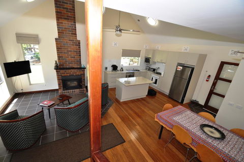 11 Barkala St. Dalmeny - Broome Tourism 1