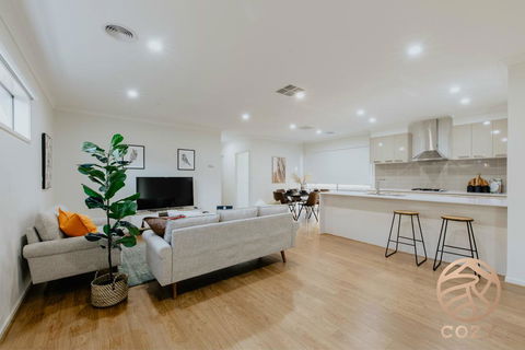 118 Refreshing 3BR Werribee Family House - Broome Tourism 0
