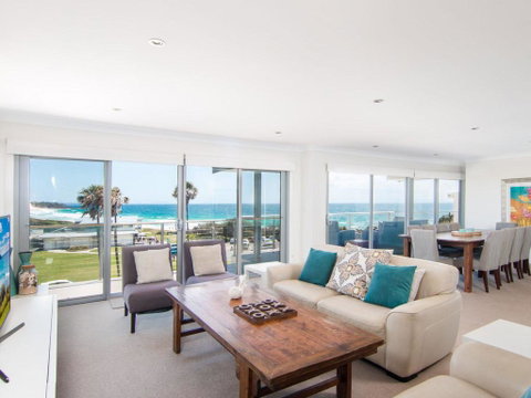 12 Cliff Road - Broome Tourism 0