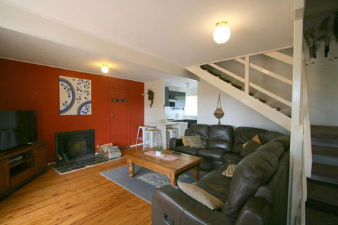 14 Cobbon Crescent Jindabyne - Broome Tourism 0