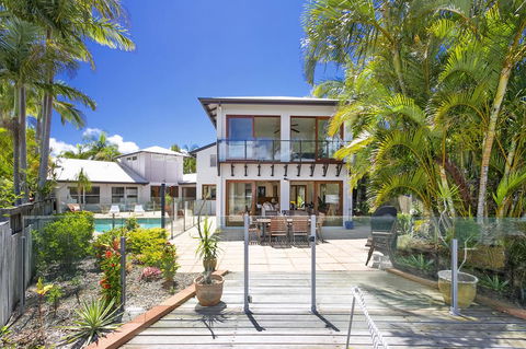 15 Cooran Court, Noosa Sound - Broome Tourism 1