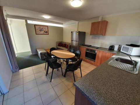 16 Lakeview Plaza - Broome Tourism 2
