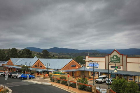 16 Lakeview Plaza - Broome Tourism 1