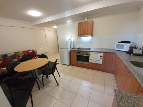 18 Lakeview Plaza - Broome Tourism 2