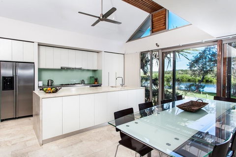 18A Childe Street, Belongil Beach - Belongil Beach Pavilion House - Broome Tourism 1