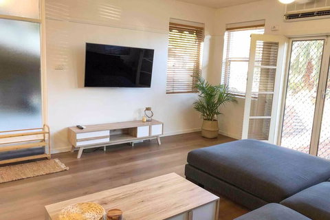 2 Bedroom, SHORT Walk To CBD,BEACH And DARBY ST - Broome Tourism 0