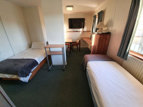 2 Lakeview Plaza - Broome Tourism 2
