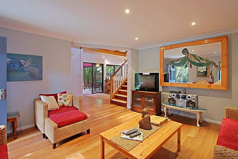 2 Manfred Street, Belongil Beach - Susie's Beach House - Broome Tourism 1