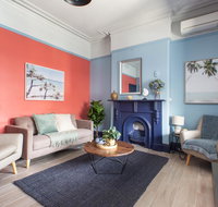 2-Bed Apartment Metres From Coogee Beach and Dining