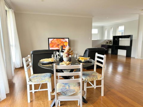 Cozy Share Suite In Coopers Plains - Double Room With Private Bathroom - Broome Tourism 2