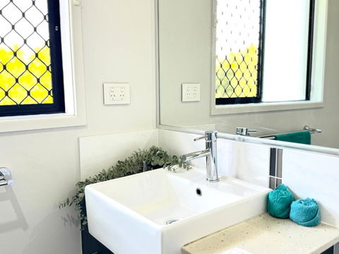 Cozy Share Suite In Coopers Plains - Double Room With Private Bathroom - Broome Tourism 3