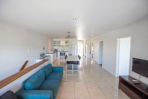 3 Bedroom Apartment // Spence St - Broome Tourism 0